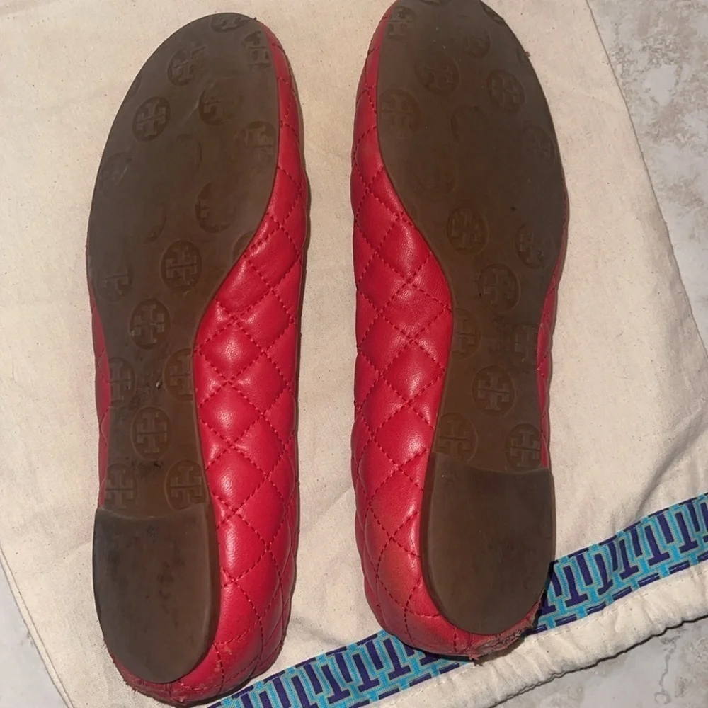 Tory Burch quilted Quinn flats with dust bag
